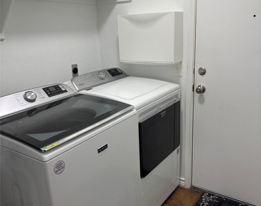 507 Clear Spring Ln - Photo Thumbnail 18