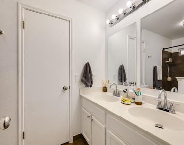 507 Clear Spring Ln - Photo Thumbnail 16