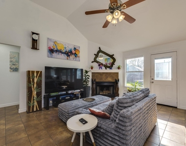 507 Clear Spring Ln - Photo Thumbnail 4