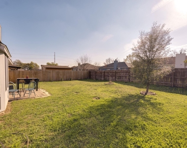 507 Clear Spring Ln - Photo Thumbnail 20