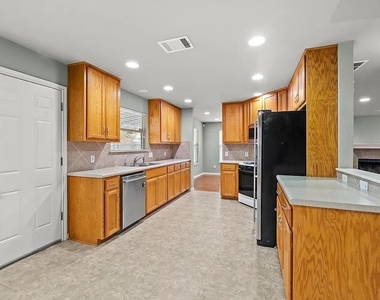 2200 N Shields Dr - Photo Thumbnail 6