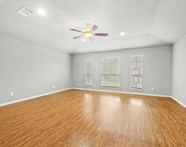 2200 N Shields Dr - Photo Thumbnail 11