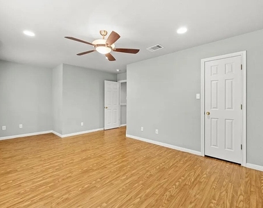 2200 N Shields Dr - Photo Thumbnail 8