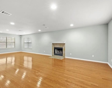2200 N Shields Dr - Photo Thumbnail 4