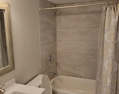 5916 Lago Vista Way - Photo Thumbnail 9