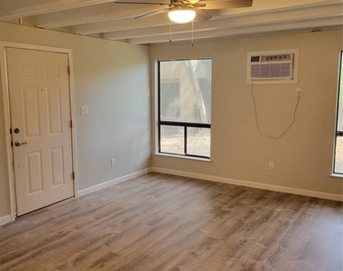 5916 Lago Vista Way - Photo Thumbnail 4