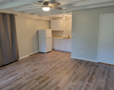 5916 Lago Vista Way - Photo Thumbnail 5