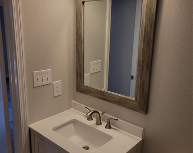 5916 Lago Vista Way - Photo Thumbnail 10