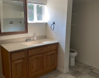 823 Monterrey St - Photo Thumbnail 7