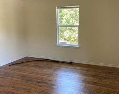 823 Monterrey St - Photo Thumbnail 10