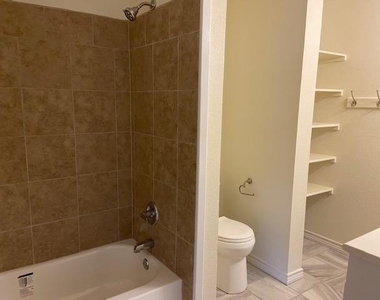 823 Monterrey St - Photo Thumbnail 5