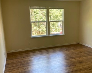823 Monterrey St - Photo Thumbnail 12