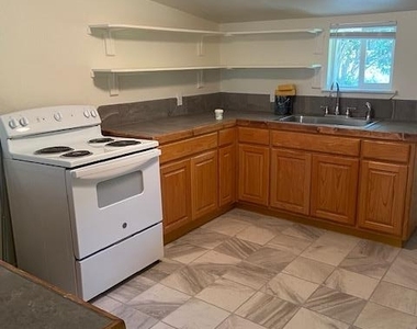 823 Monterrey St - Photo Thumbnail 4