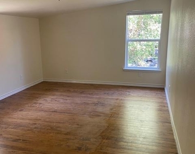 823 Monterrey St - Photo Thumbnail 11