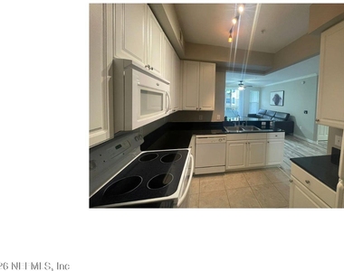 8539 W Gate Prwy - Photo Thumbnail 8