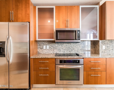 1431 Riverplace Boulevard - Photo Thumbnail 5