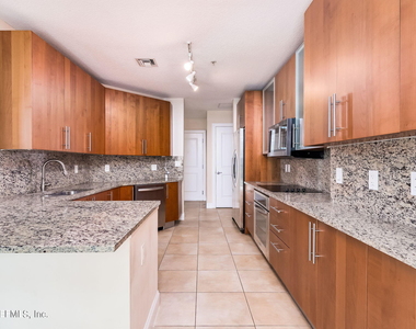 1431 Riverplace Boulevard - Photo Thumbnail 4
