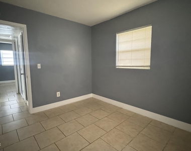 1052 Maynard Street - Photo Thumbnail 3