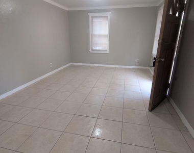 1037 Detroit Street - Photo Thumbnail 1