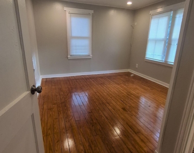 1037 Detroit Street - Photo Thumbnail 4