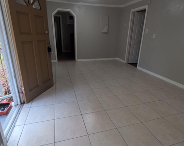 1037 Detroit Street - Photo Thumbnail 2