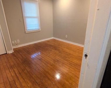1037 Detroit Street - Photo Thumbnail 8