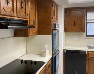 5240 River Park Drive - Photo Thumbnail 6