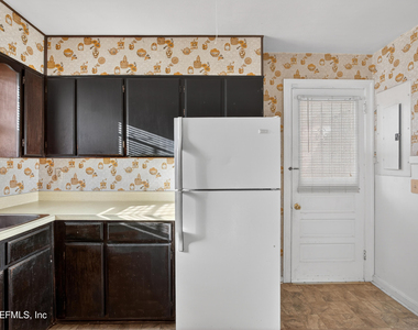 345 E 44th Street - Photo Thumbnail 14