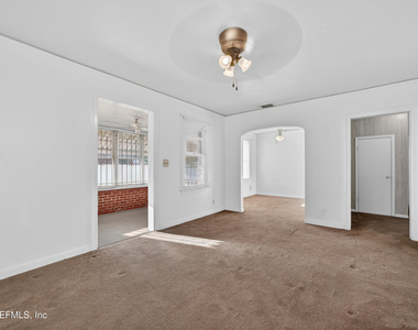 345 E 44th Street - Photo Thumbnail 6