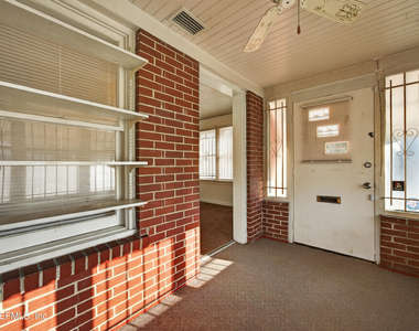 345 E 44th Street - Photo Thumbnail 4