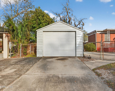 345 E 44th Street - Photo Thumbnail 22