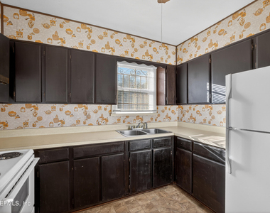 345 E 44th Street - Photo Thumbnail 12