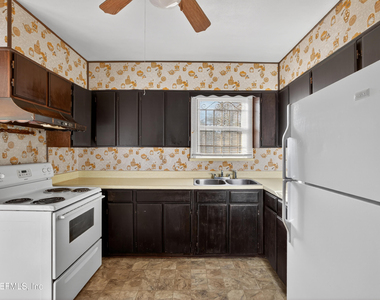 345 E 44th Street - Photo Thumbnail 13