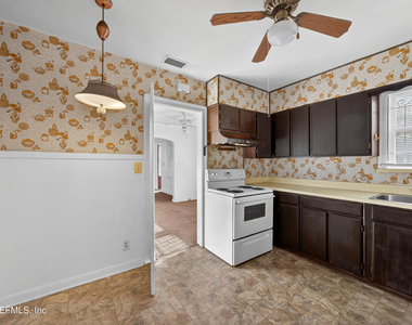 345 E 44th Street - Photo Thumbnail 11