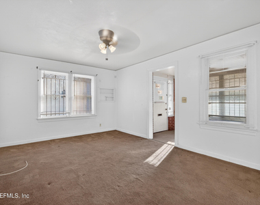 345 E 44th Street - Photo Thumbnail 8