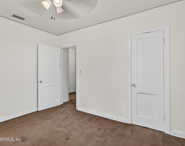 345 E 44th Street - Photo Thumbnail 16