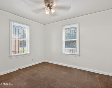 345 E 44th Street - Photo Thumbnail 15