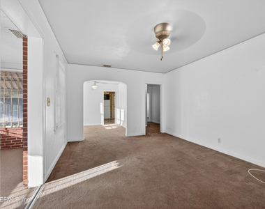 345 E 44th Street - Photo Thumbnail 5