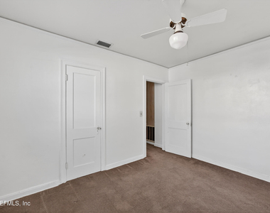345 E 44th Street - Photo Thumbnail 19