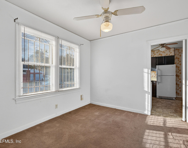 345 E 44th Street - Photo Thumbnail 9