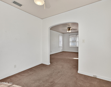 345 E 44th Street - Photo Thumbnail 10