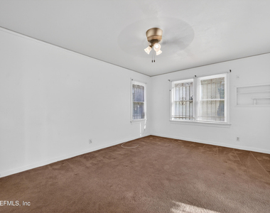 345 E 44th Street - Photo Thumbnail 7
