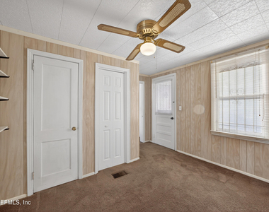 345 E 44th Street - Photo Thumbnail 21