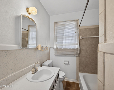 345 E 44th Street - Photo Thumbnail 17