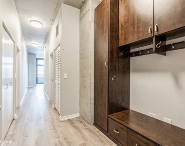 235 W Van Buren Street - Photo Thumbnail 9