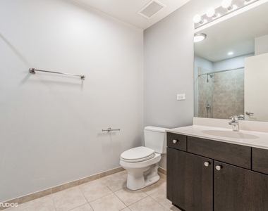 235 W Van Buren Street - Photo Thumbnail 19