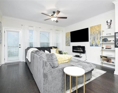 2048 Holtz Lane - Photo Thumbnail 8