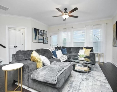2048 Holtz Lane - Photo Thumbnail 9
