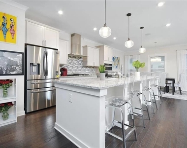 2048 Holtz Lane - Photo Thumbnail 5