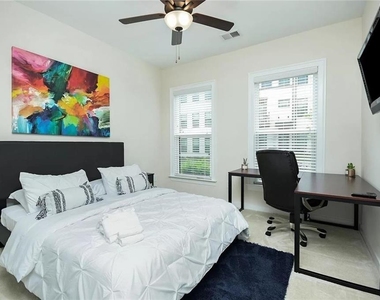 2048 Holtz Lane - Photo Thumbnail 13